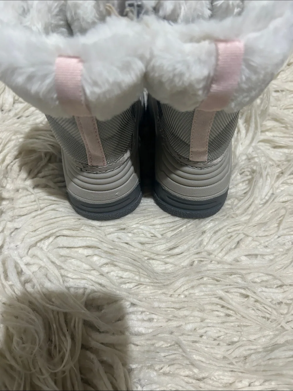 OshKosh BGosh toddlers sz 9 Gray & Pink Girls Snow Boots with Faux Fur Trim